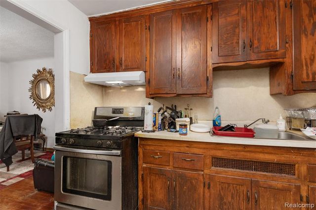 9222 Hartwell, Detroit, MI 48228