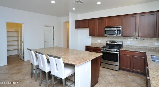 9505 S Quiet Dove Drive, Tucson, AZ 85747