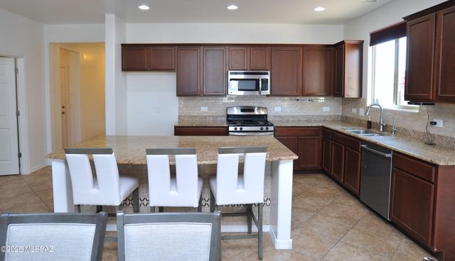 9505 S Quiet Dove Drive, Tucson, AZ 85747