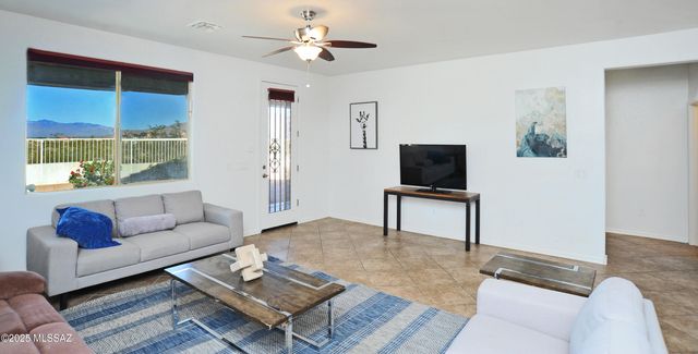 9505 S Quiet Dove Drive, Tucson, AZ 85747