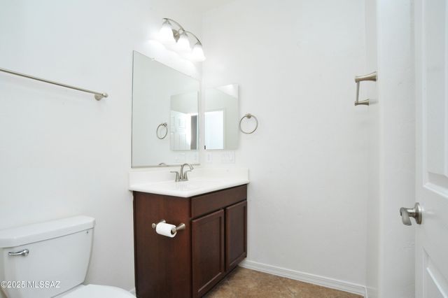 9505 S Quiet Dove Drive, Tucson, AZ 85747