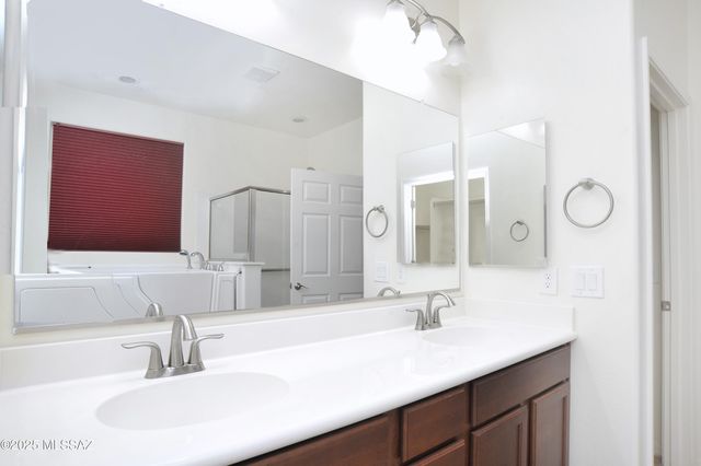 9505 S Quiet Dove Drive, Tucson, AZ 85747