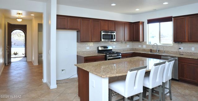 9505 S Quiet Dove Drive, Tucson, AZ 85747