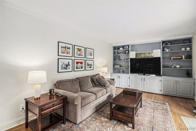 397 S Cranbrook Road, Birmingham, MI 48009