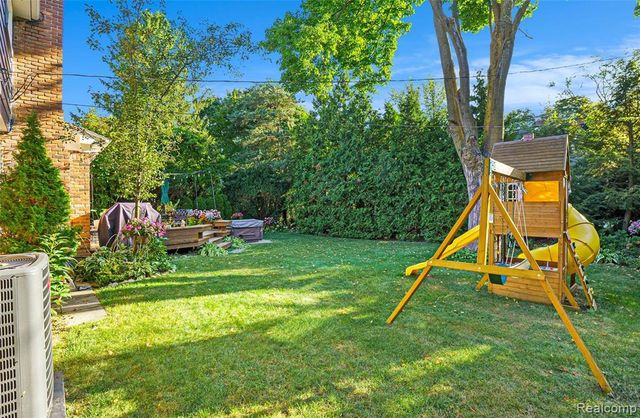 397 S Cranbrook Road, Birmingham, MI 48009