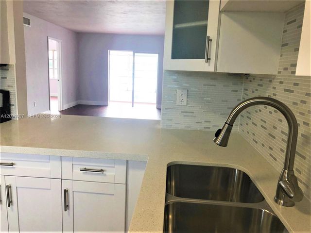 18900 NE 3rd Court 515, Miami, FL 33179
