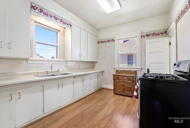 411 2nd Ave W, Twin Falls, ID 83301
