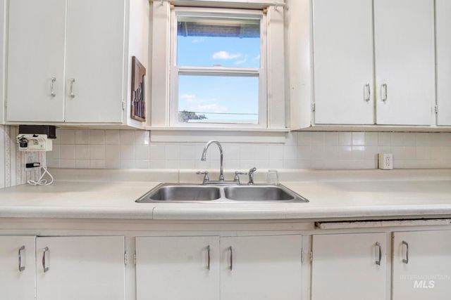 411 2nd Ave W, Twin Falls, ID 83301