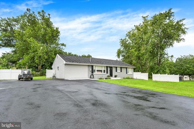 12 WHITE BIRCH AVE, Mechanicsburg, PA 17050