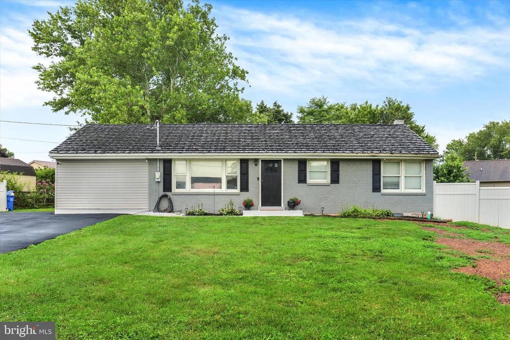 12 WHITE BIRCH AVE, Mechanicsburg, PA 17050