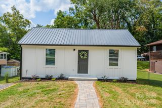 450 2nd Street Place SE, Hickory, NC 28602