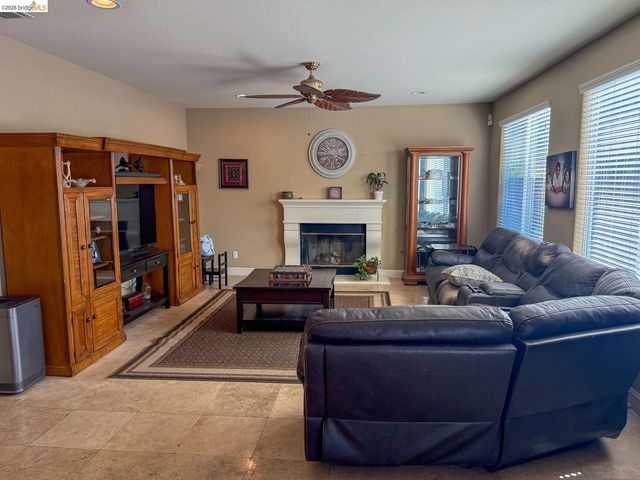 4033 Hopkins Ln, Modesto, CA 95356