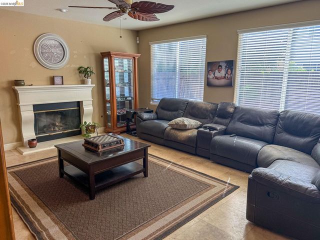 4033 Hopkins Ln, Modesto, CA 95356