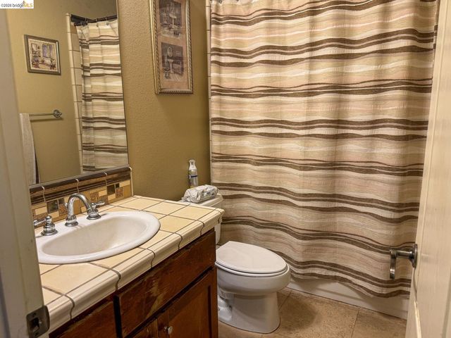 4033 Hopkins Ln, Modesto, CA 95356