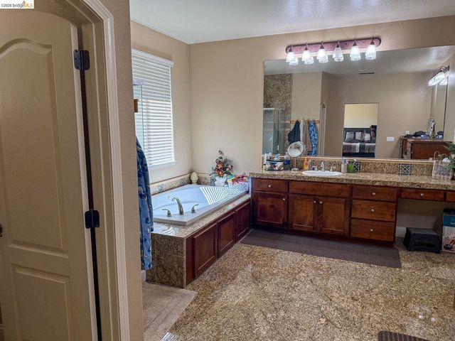 4033 Hopkins Ln, Modesto, CA 95356