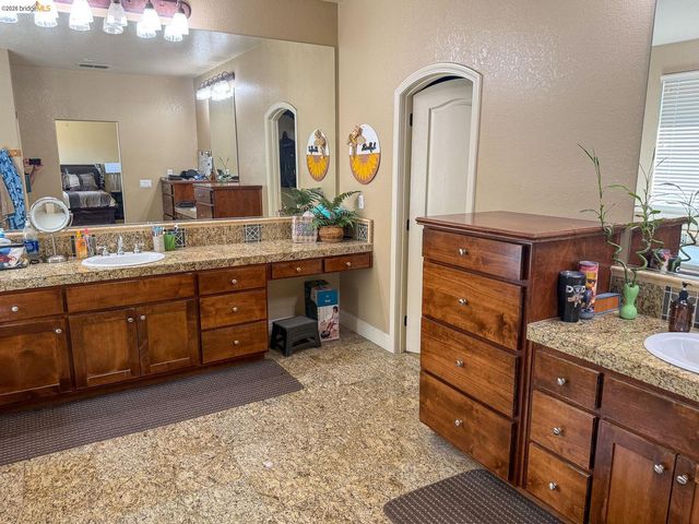 4033 Hopkins Ln, Modesto, CA 95356