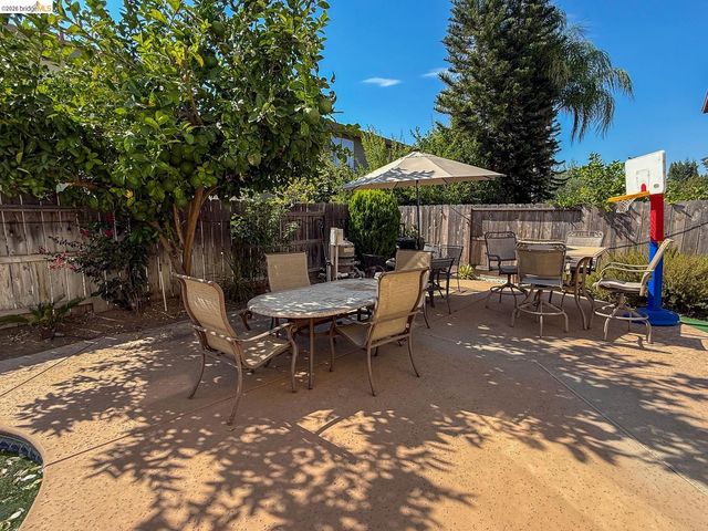 4033 Hopkins Ln, Modesto, CA 95356