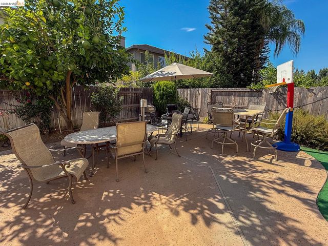 4033 Hopkins Ln, Modesto, CA 95356