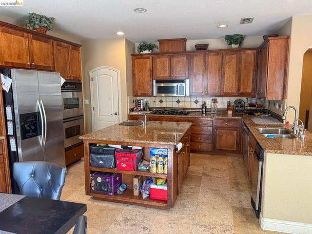 4033 Hopkins Ln, Modesto, CA 95356