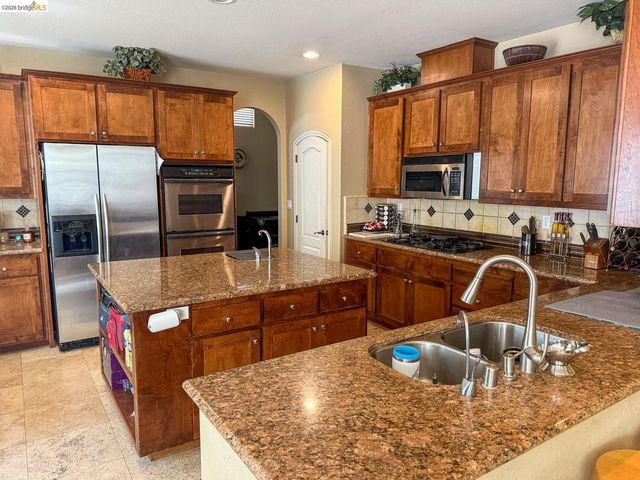 4033 Hopkins Ln, Modesto, CA 95356