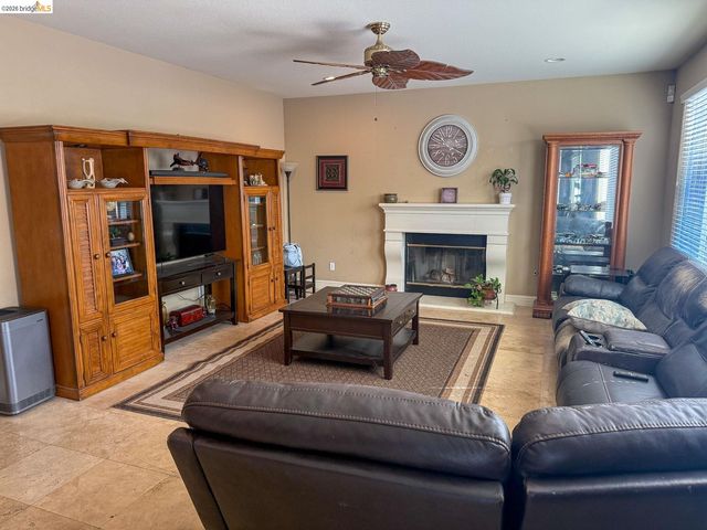 4033 Hopkins Ln, Modesto, CA 95356