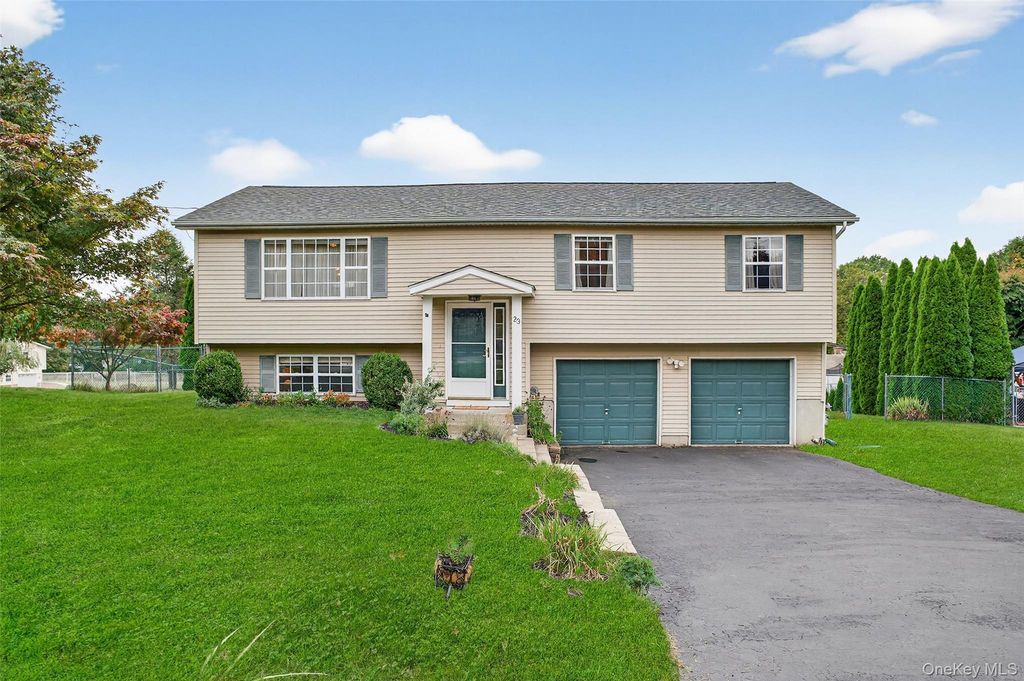 23 Macintosh Drive, Middletown, NY 10941