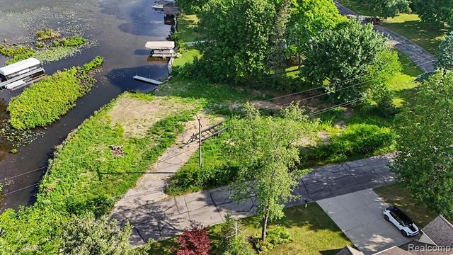 4190 Meyers Road, Waterford, MI 48329