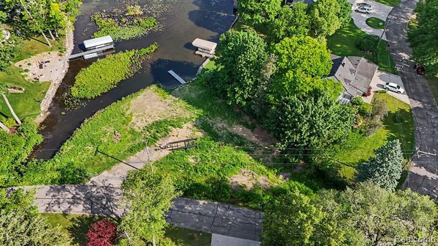 4190 Meyers Road, Waterford, MI 48329