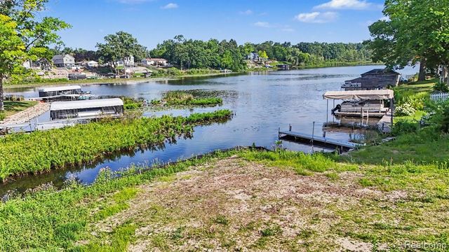 4190 Meyers Road, Waterford, MI 48329