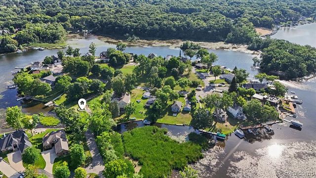 4190 Meyers Road, Waterford, MI 48329
