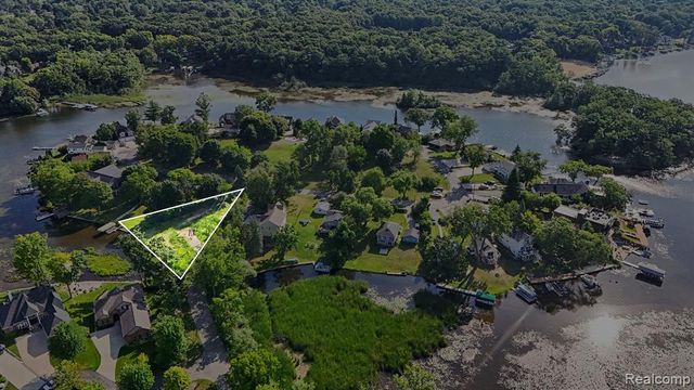4190 Meyers Road, Waterford, MI 48329