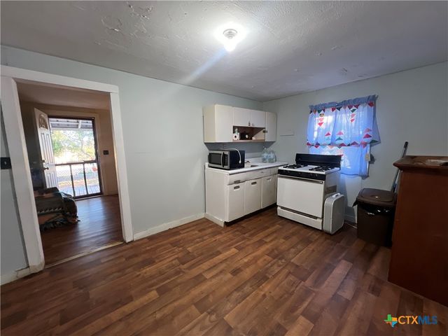 2968 E State Highway 97, Nixon, TX 78140