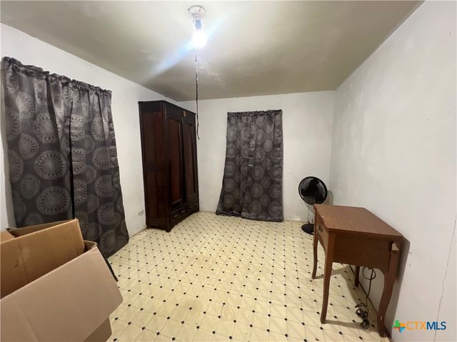 2968 E State Highway 97, Nixon, TX 78140