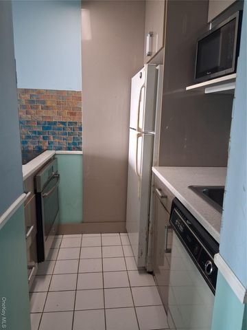 250 Shore Road 2D, Long Beach, NY 11561