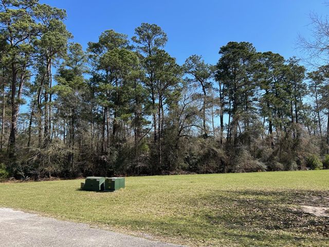 7 Wildwood Lake Drive, Huntsville, TX 77340