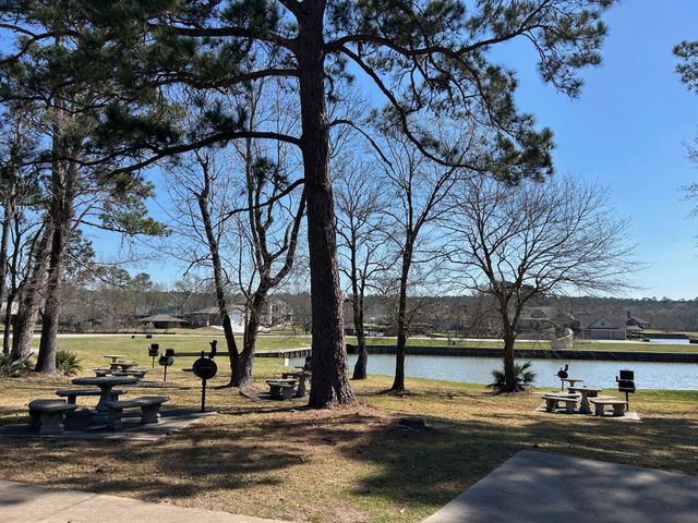 7 Wildwood Lake Drive, Huntsville, TX 77340