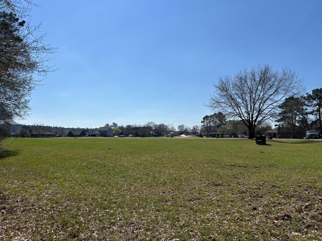 7 Wildwood Lake Drive, Huntsville, TX 77340