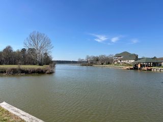 7 Wildwood Lake Drive, Huntsville, TX 77340