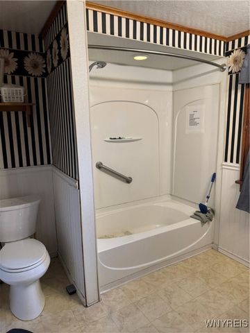 6773 Akron Road, Lockport Town, NY 14094