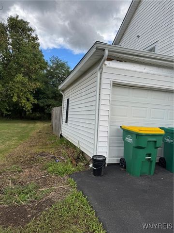 6773 Akron Road, Lockport Town, NY 14094