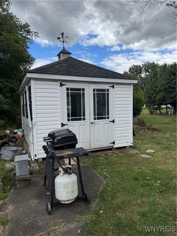 6773 Akron Road, Lockport Town, NY 14094