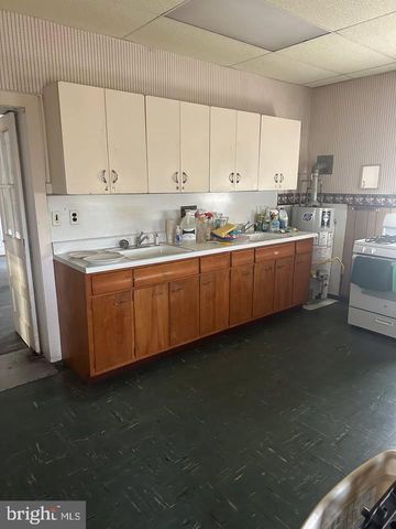 4601 ALMOND ST, Philadelphia, PA 19137