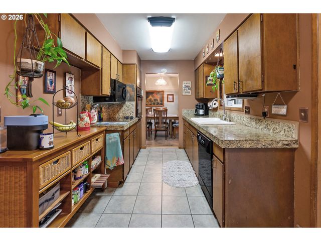 909 Ne 177TH Ave, Gresham, OR 97230