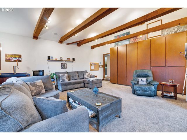 909 Ne 177TH Ave, Gresham, OR 97230