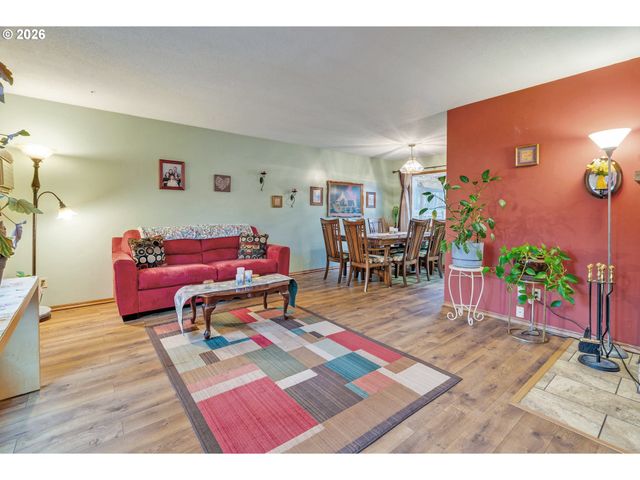 909 Ne 177TH Ave, Gresham, OR 97230