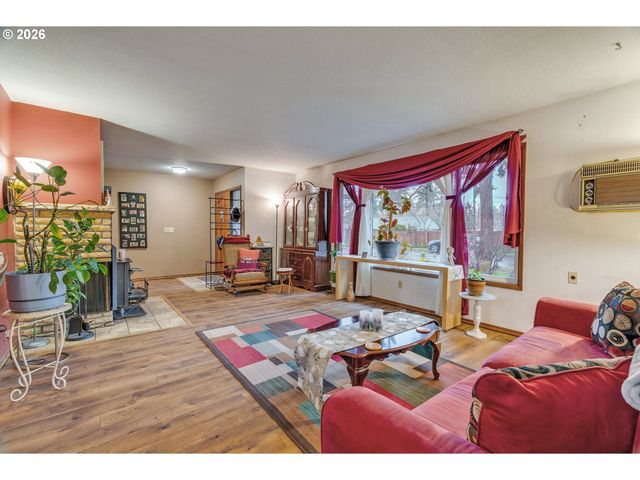 909 Ne 177TH Ave, Gresham, OR 97230