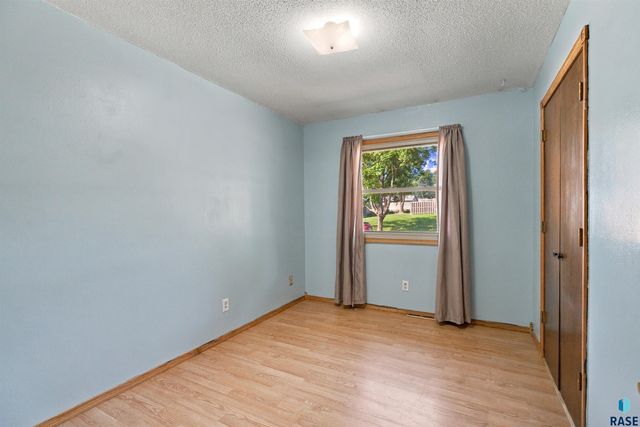 1512 S Judy Ave Avenue, Sioux Falls, SD 57103