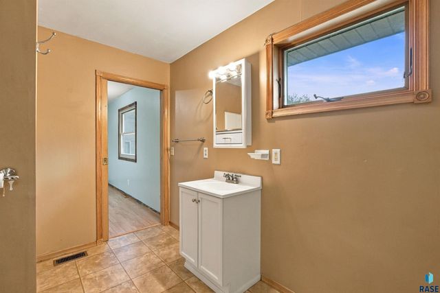 1512 S Judy Ave Avenue, Sioux Falls, SD 57103
