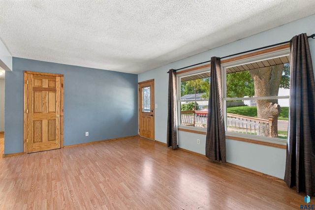 1512 S Judy Ave Avenue, Sioux Falls, SD 57103
