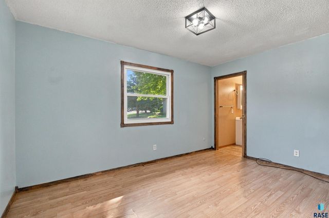 1512 S Judy Ave Avenue, Sioux Falls, SD 57103